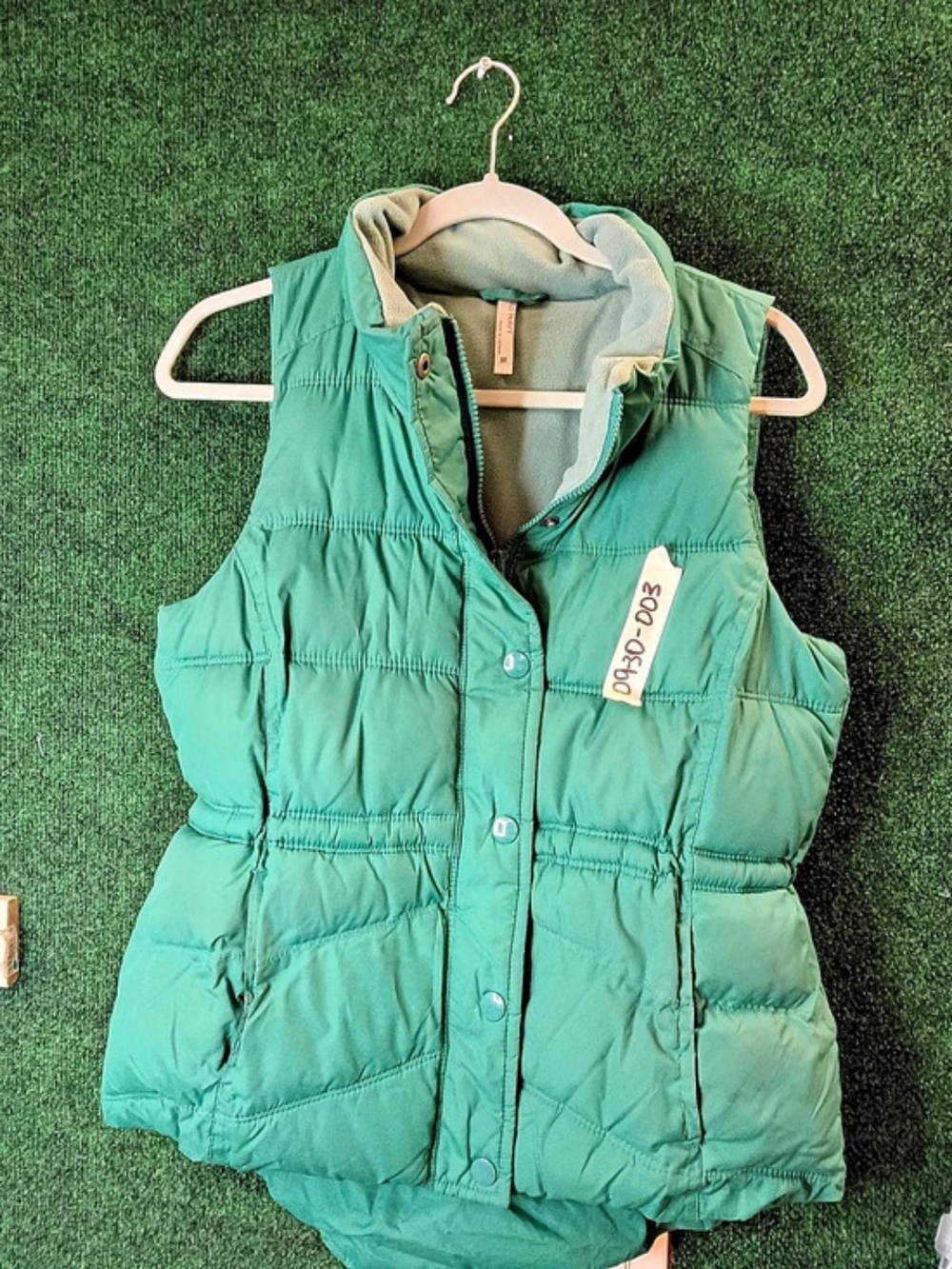 Old Navy Quilted Puffer Vest in Green Size Medium